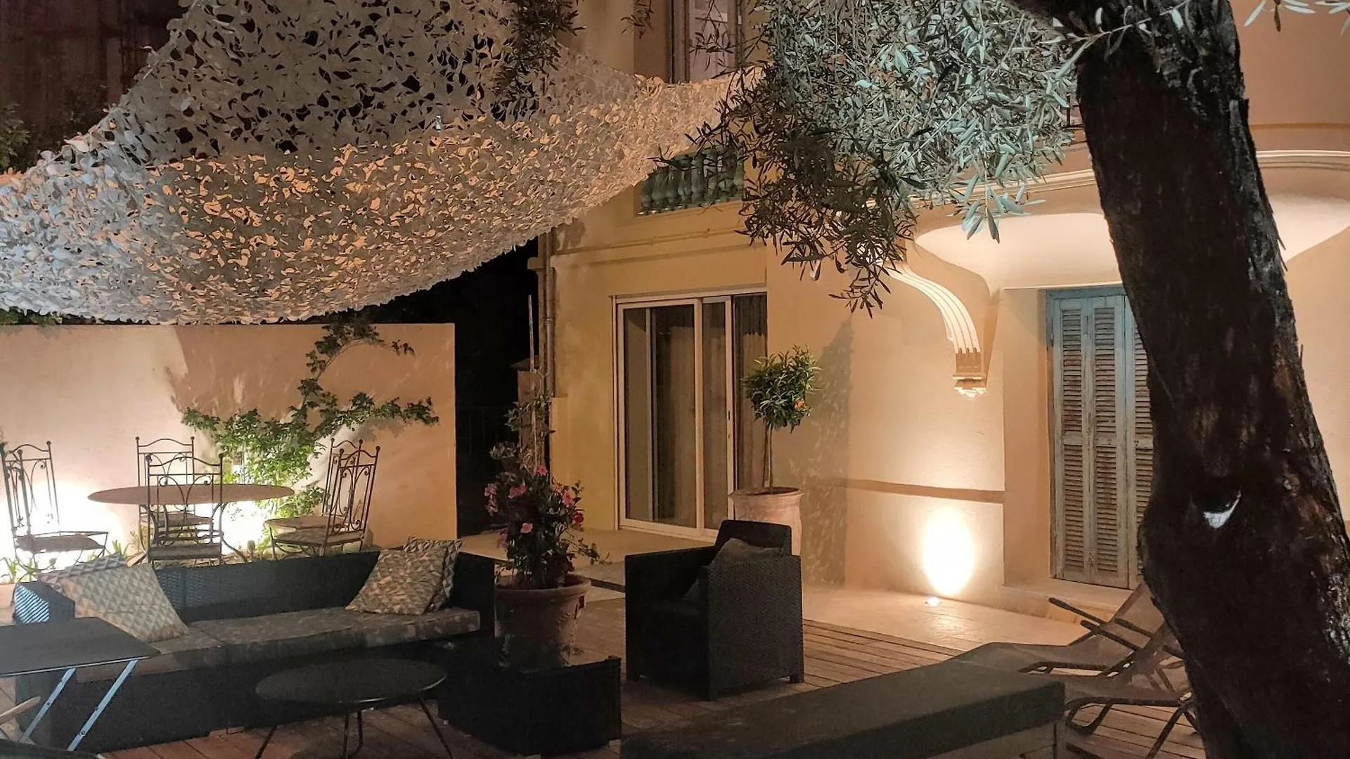 Grand Rez De Jardin Terrasse Calme Centre-Ground Floor Quiet Garden Terrace Near Center Of 尼斯